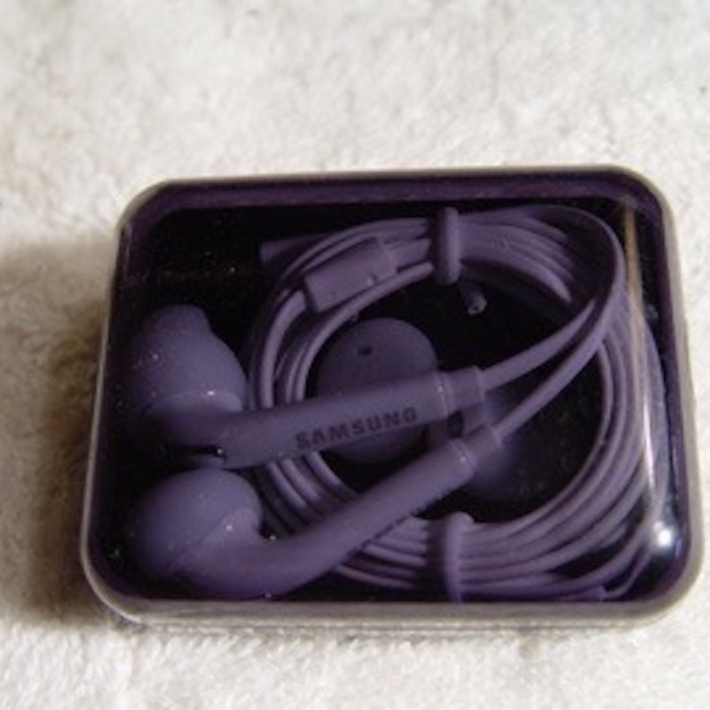 Samsung EO-EG920LW White In-Ear Only Headset—Sealed in Gray Box